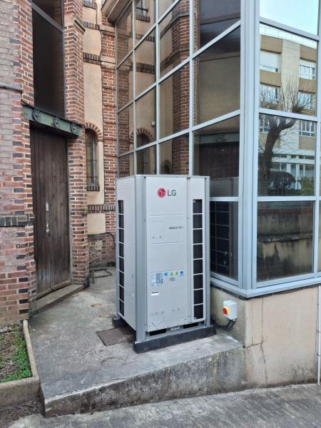 Installation et mise en service d'un système chauffage et climatisation simultanée à L'Aigle