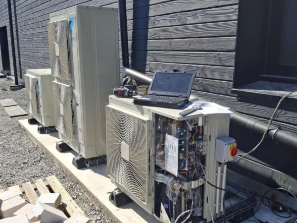 mise en place d'unités VRV Compact IV